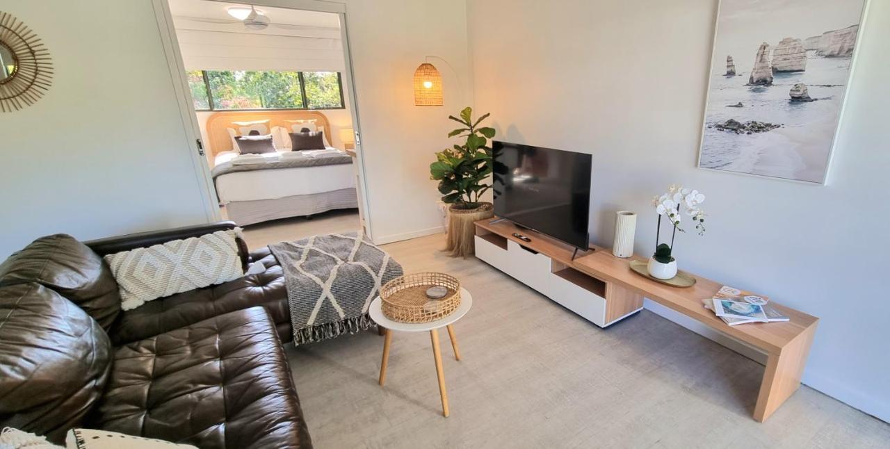 Noosa River Retreat Holiday Apartments Нусавиль Экстерьер фото