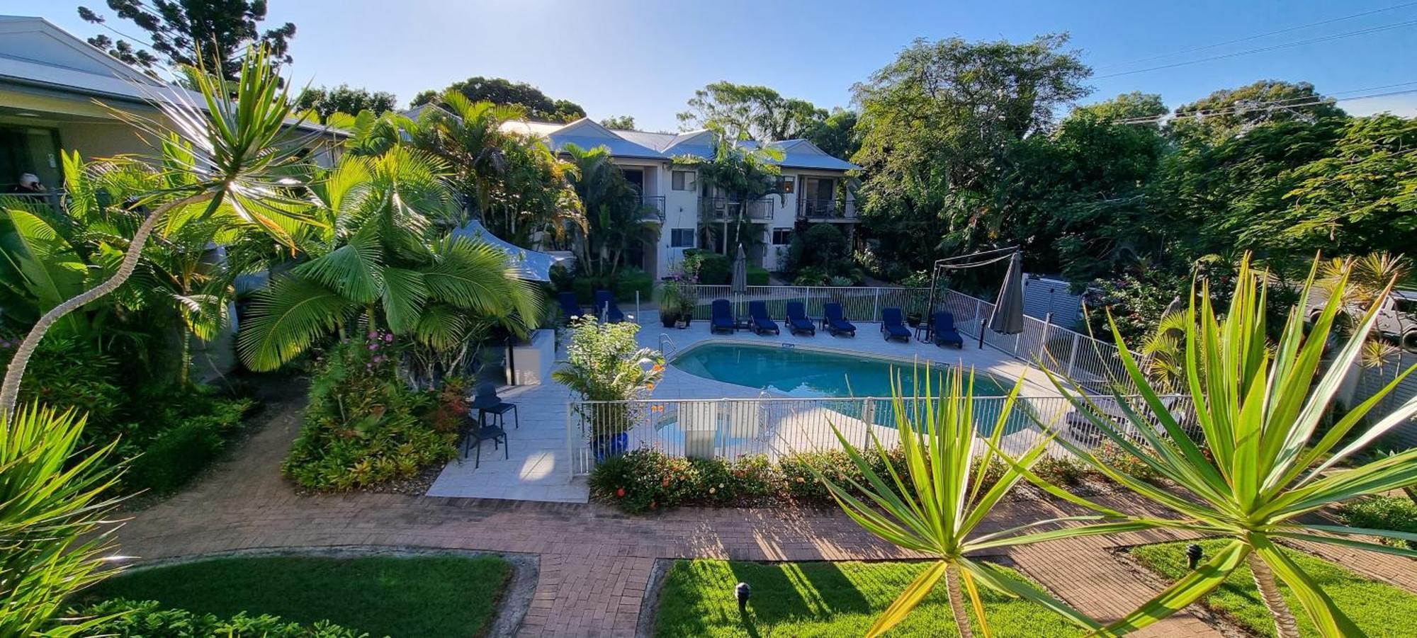 Noosa River Retreat Holiday Apartments Нусавиль Экстерьер фото