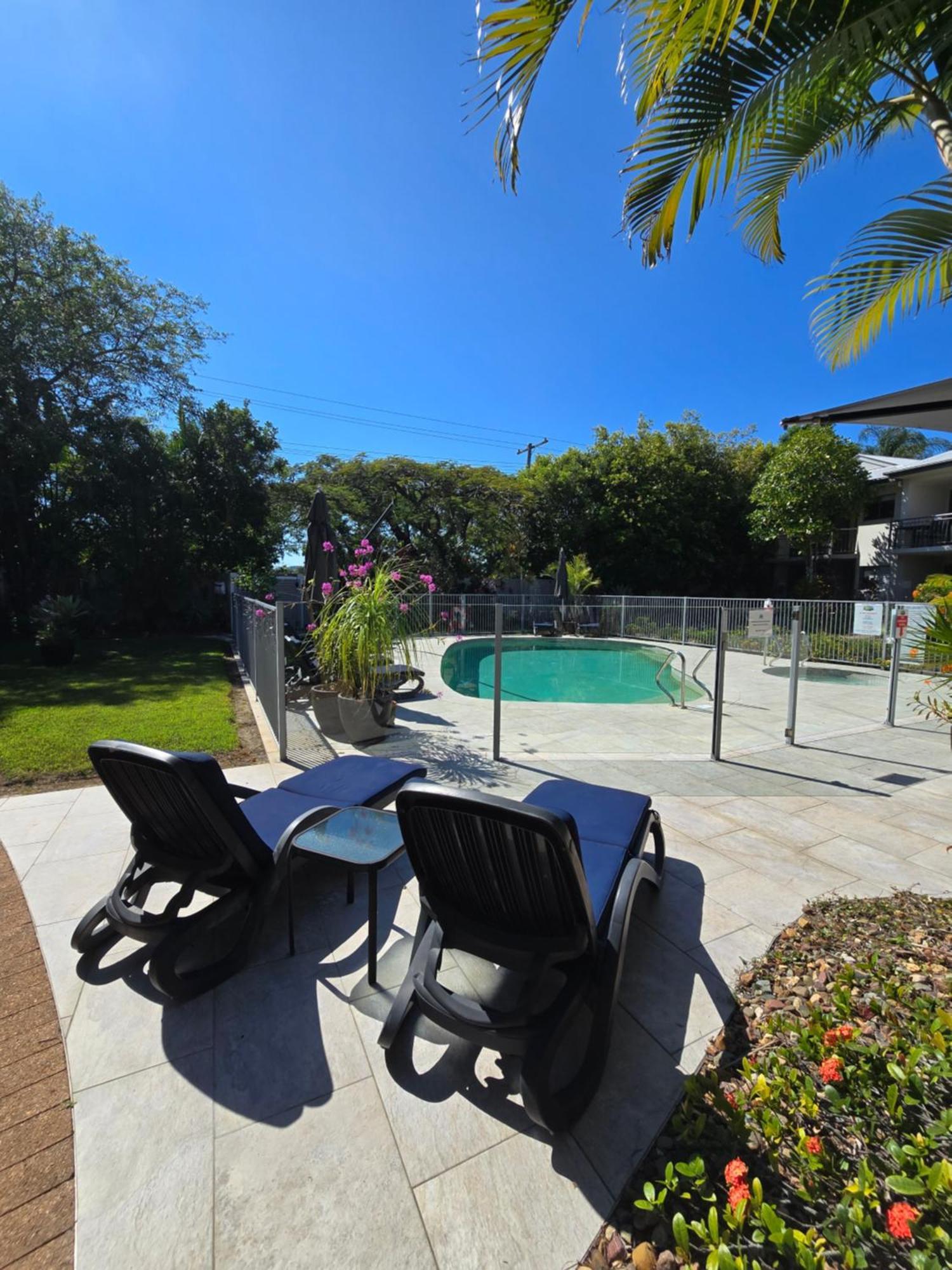 Noosa River Retreat Holiday Apartments Нусавиль Экстерьер фото