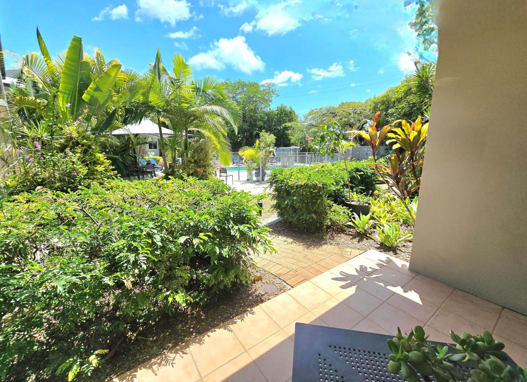 Noosa River Retreat Holiday Apartments Нусавиль Экстерьер фото