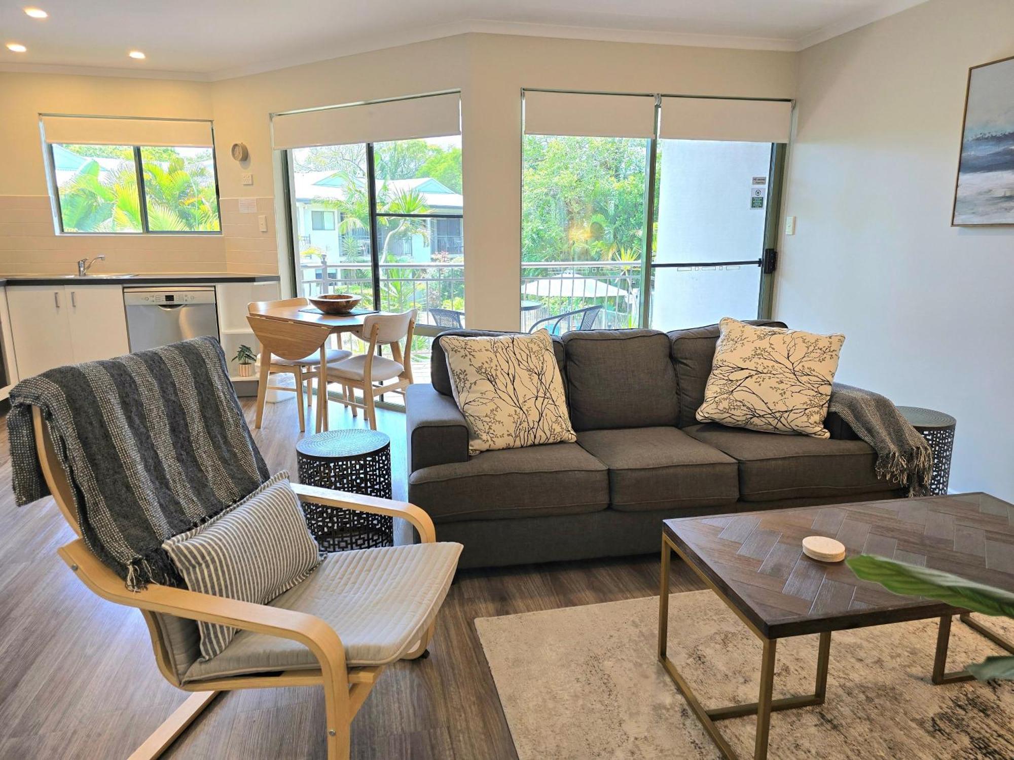 Noosa River Retreat Holiday Apartments Нусавиль Экстерьер фото
